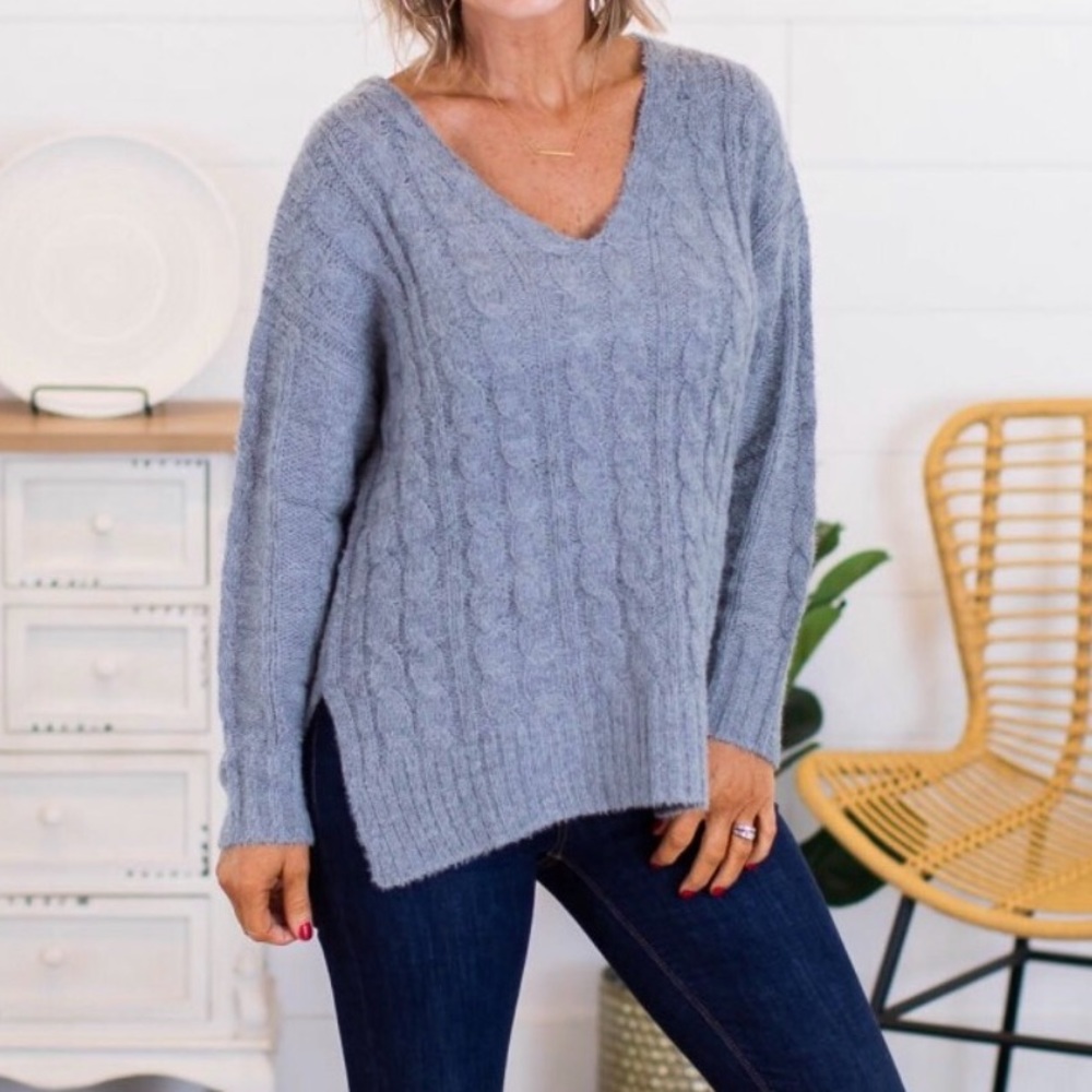 NWT! Size M v-neck Gray Knit Sweater